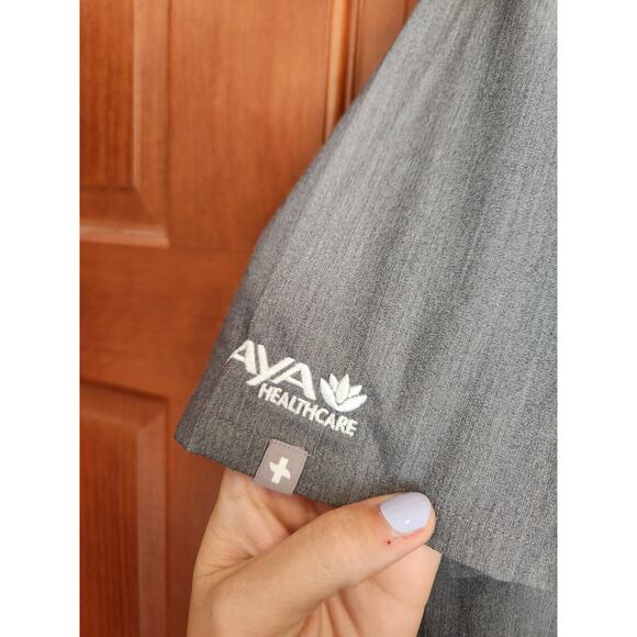 FIGS Scrub Set Kade Cargo and Casma Three Pocket Top Size XXL - Picture 3 of 7